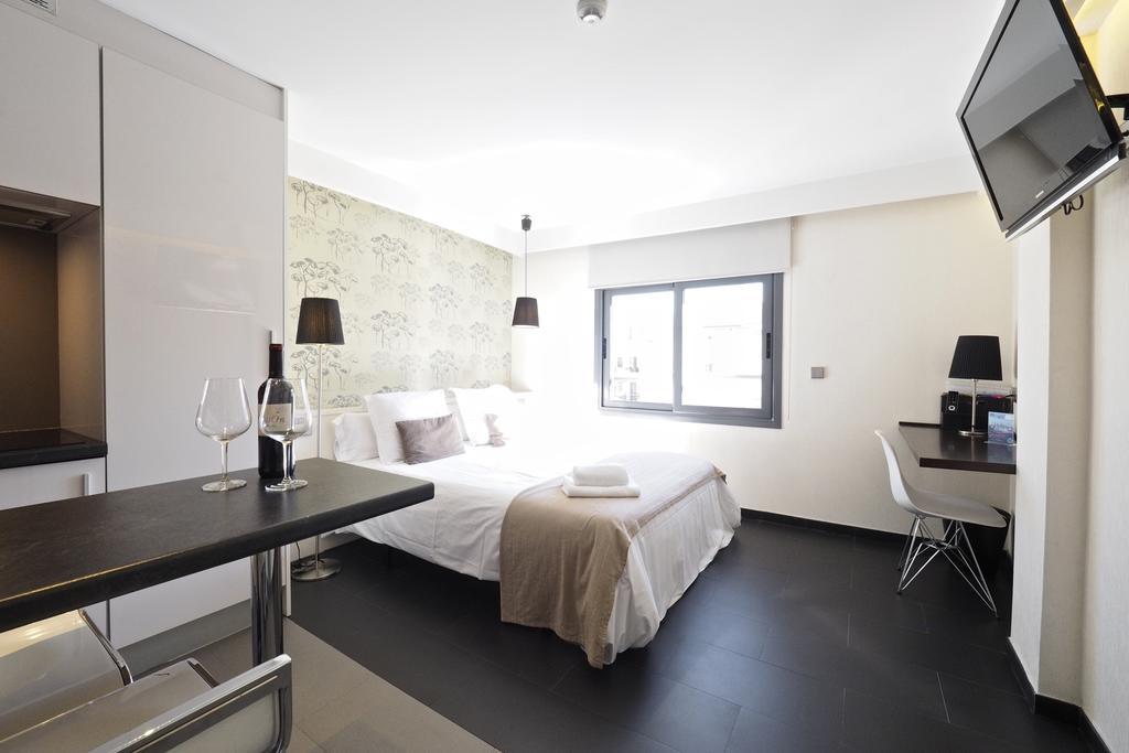 Barcelona Fifteen Central Aparthotel Exterior photo