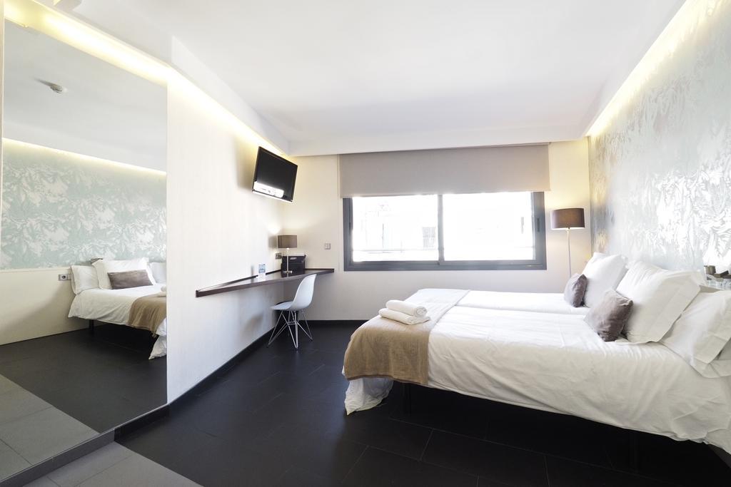 Barcelona Fifteen Central Aparthotel Exterior photo
