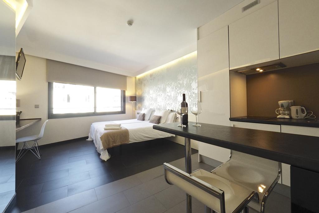 Barcelona Fifteen Central Aparthotel Exterior photo