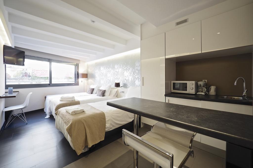 Barcelona Fifteen Central Aparthotel Exterior photo