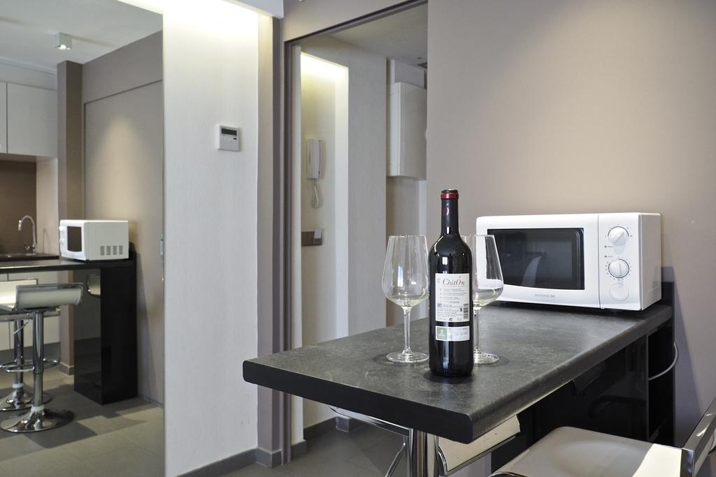 Barcelona Fifteen Central Aparthotel Exterior photo